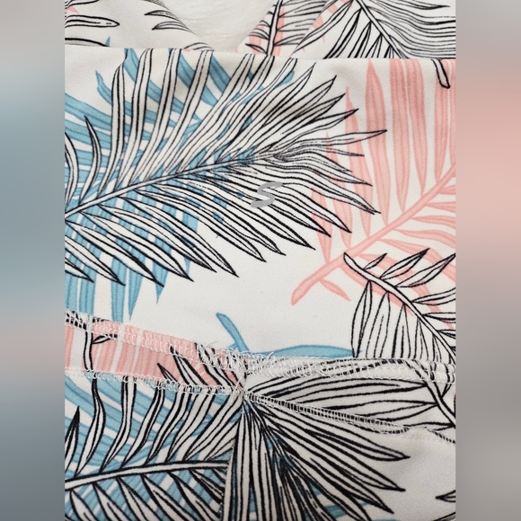 Butt Sculpting Leaf Yoga Shorts lot of 2. Size M/L - Picture 14 of 14